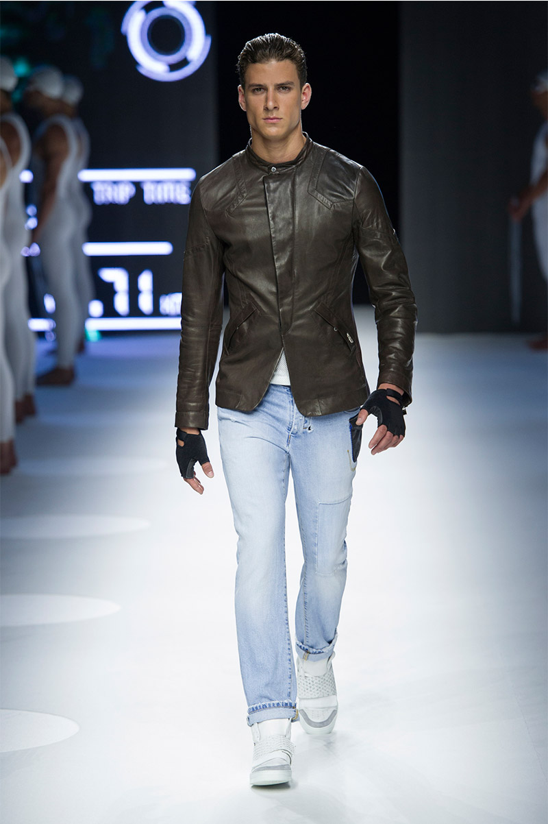 Dirk-Bikkemberg_ss15_fy22