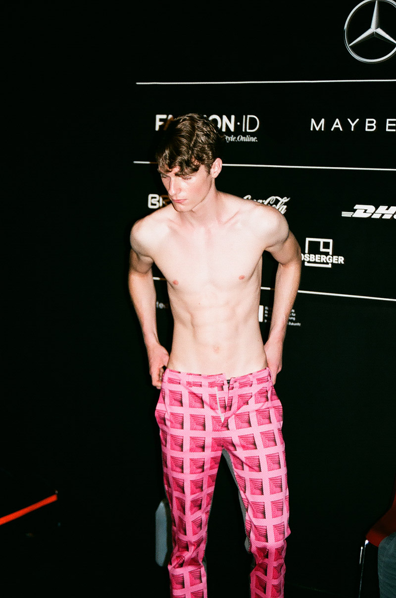 Julian-Zigerli-SS15-Backstage_fy22