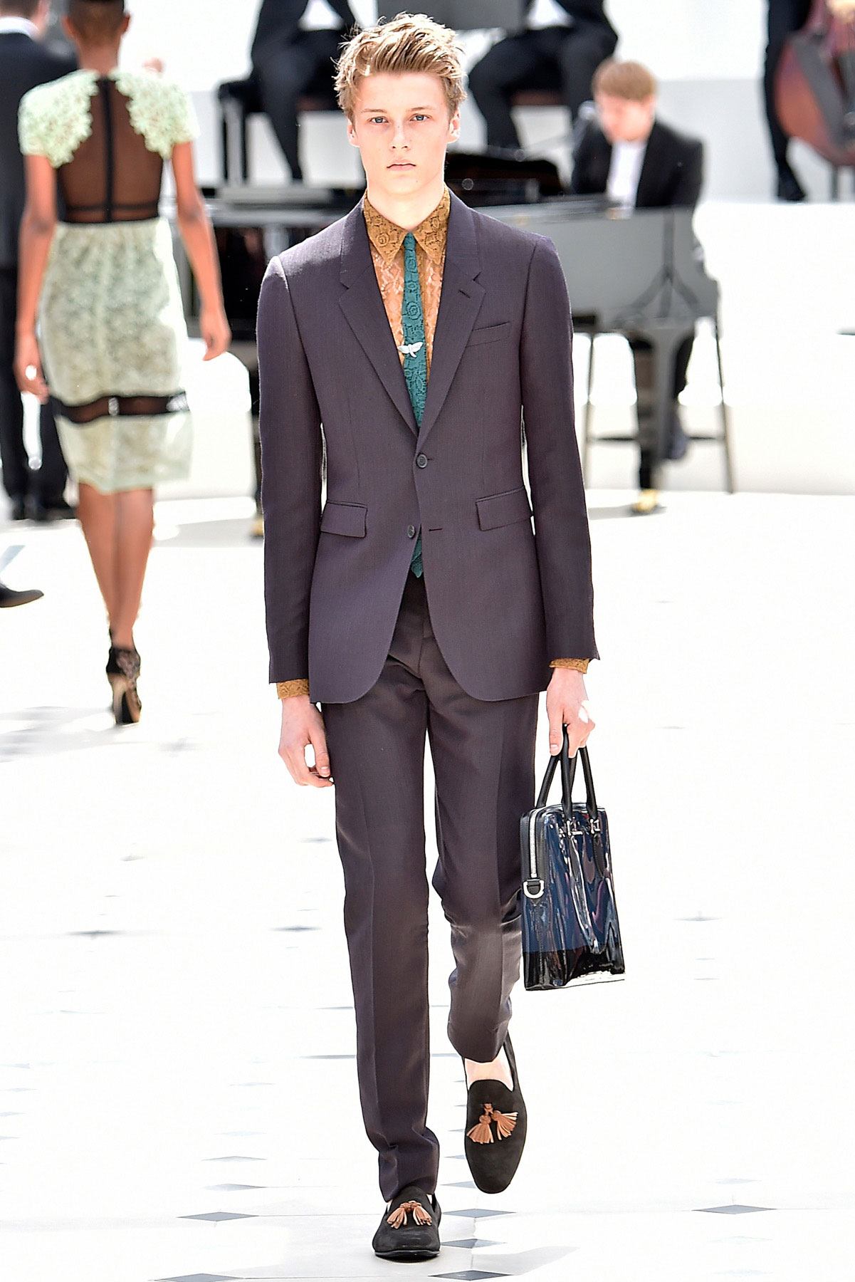 burberry_ss16_lcm_fy10