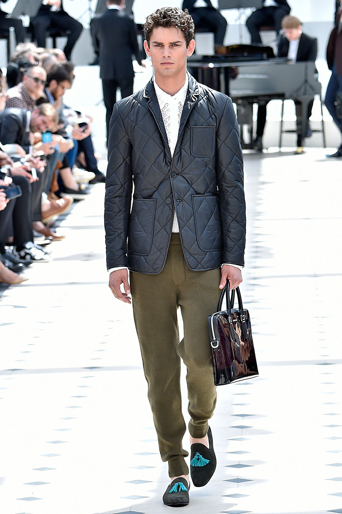 burberry_ss16_lcm_fy12