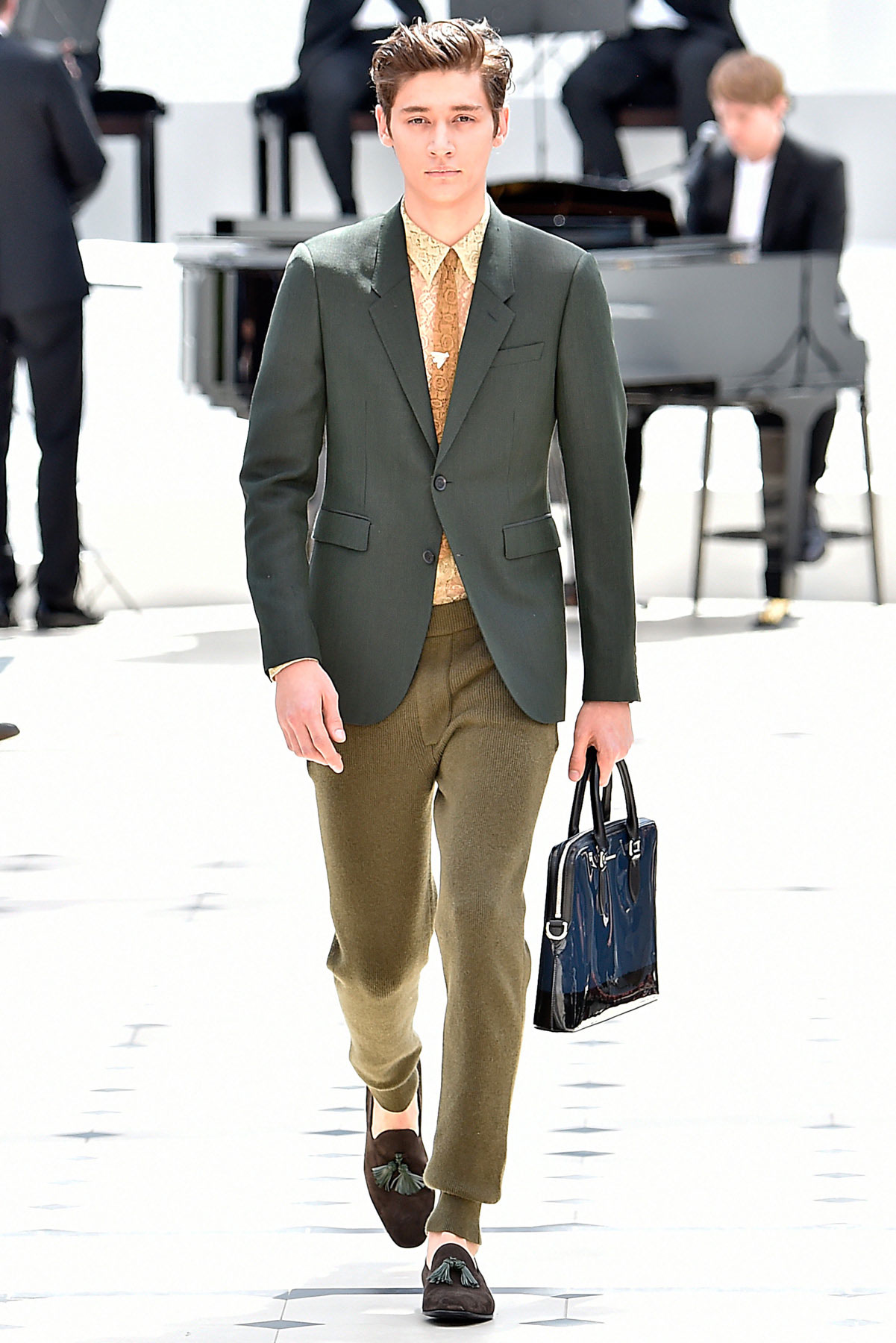 burberry_ss16_lcm_fy15