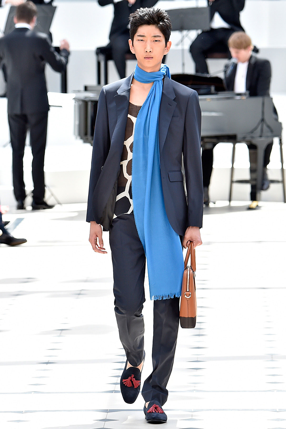 burberry_ss16_lcm_fy23