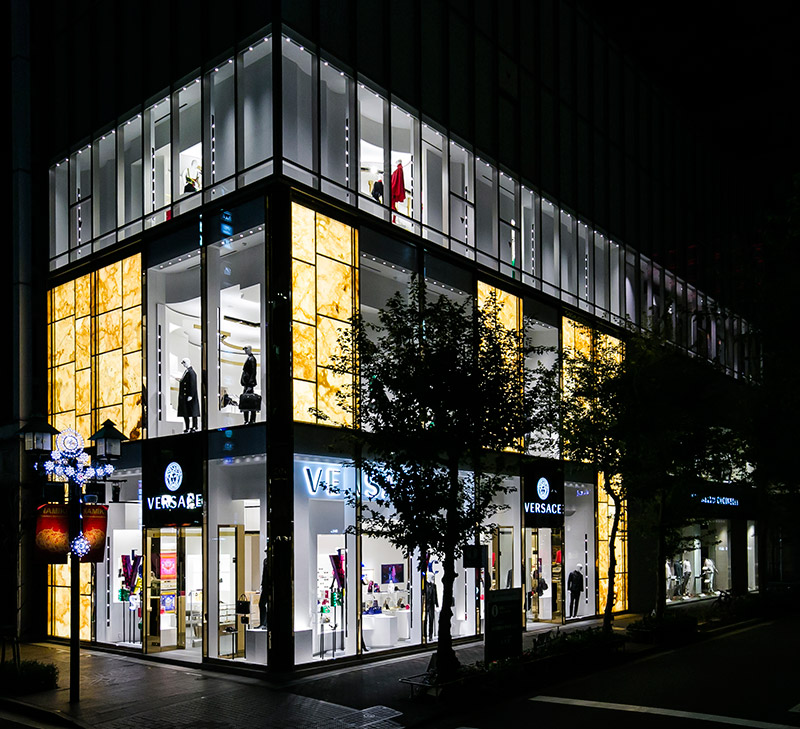 Versace-opens-a-new-boutique-in-Tokyo_fy1