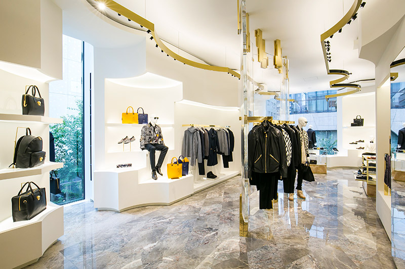 Versace-opens-a-new-boutique-in-Tokyo_fy4