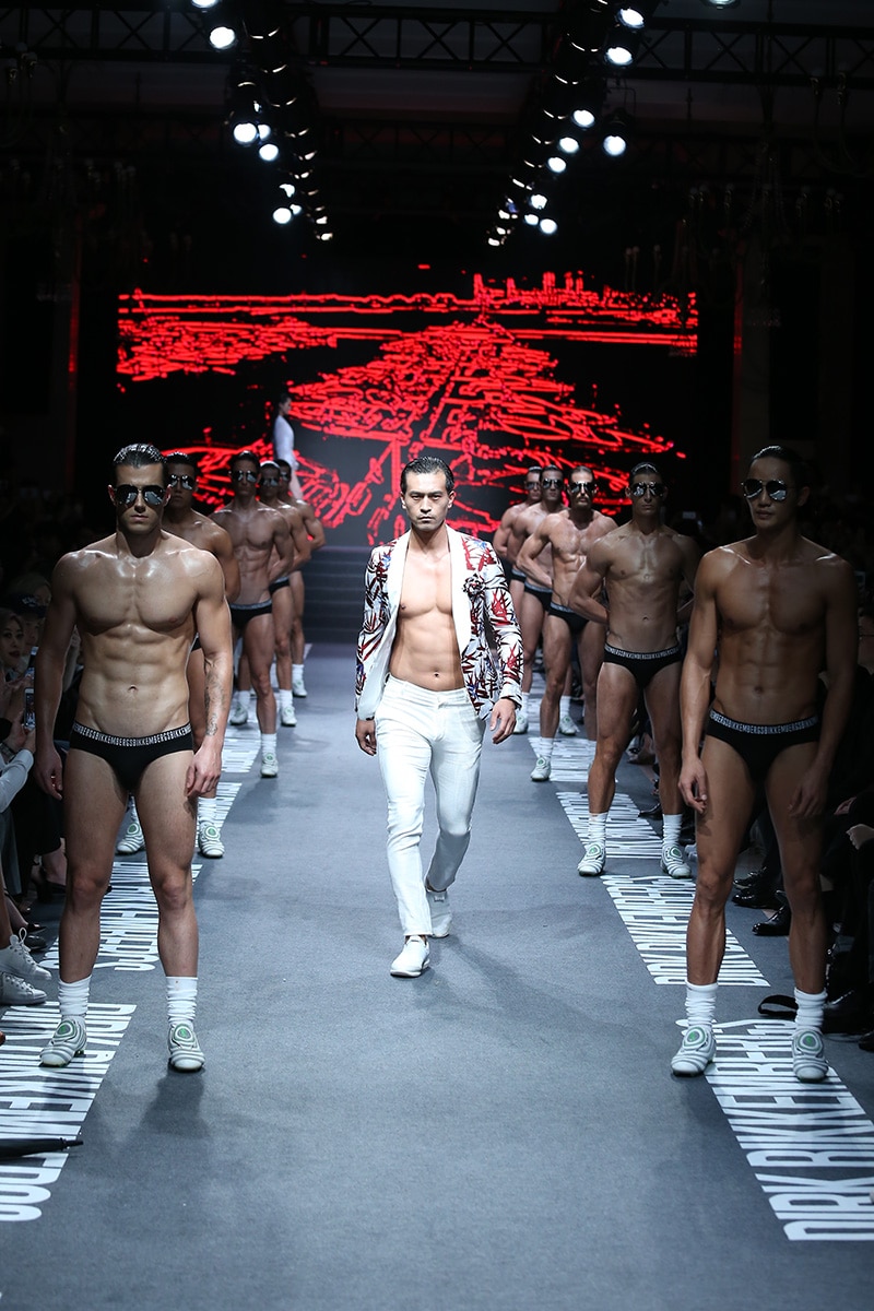 Dirk-Bikkembergs-Invades-Shanghai_fy1