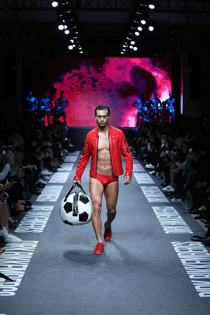 Dirk-Bikkembergs-Invades-Shanghai_fy3