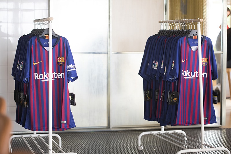 For the first time, customizing the FC BARCELONA jersey - Fucking