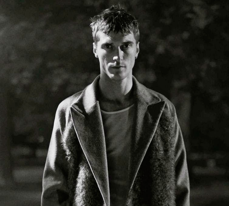 Слово coat. Michael Lange модель.