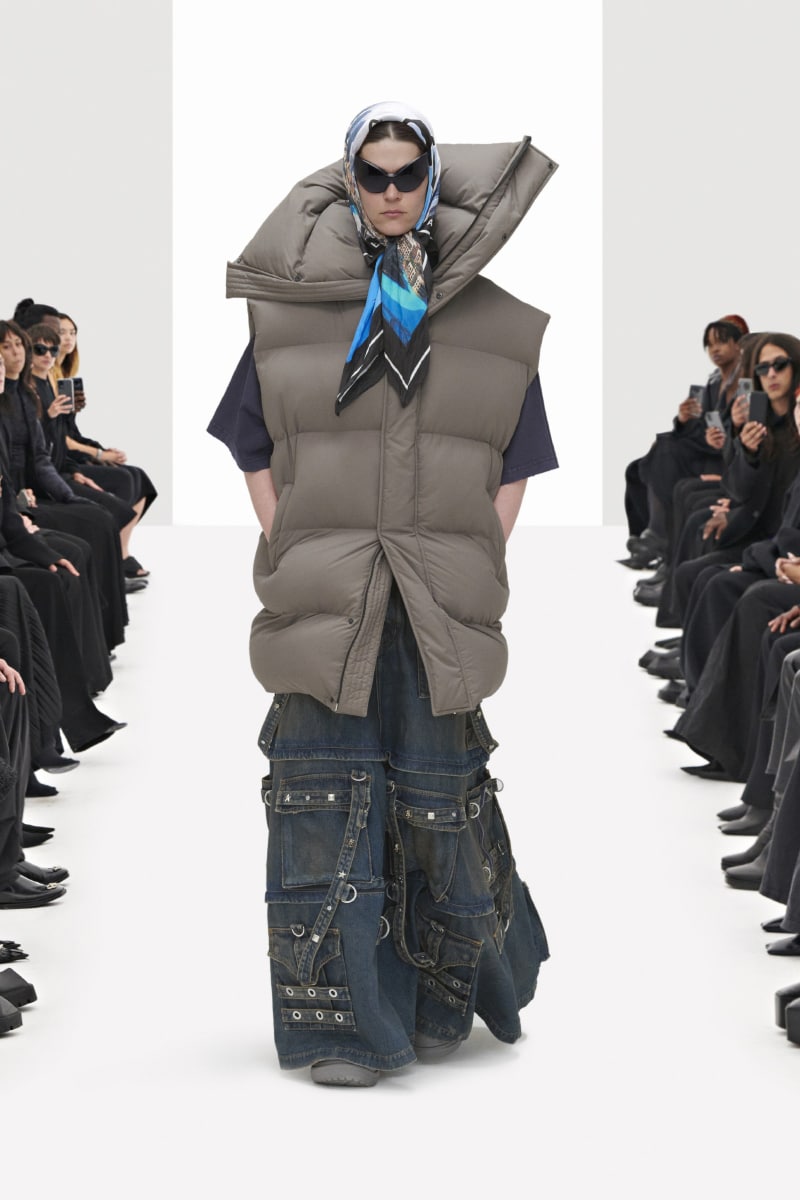 Balenciaga Spring/Summer 2022 - Fucking Young!