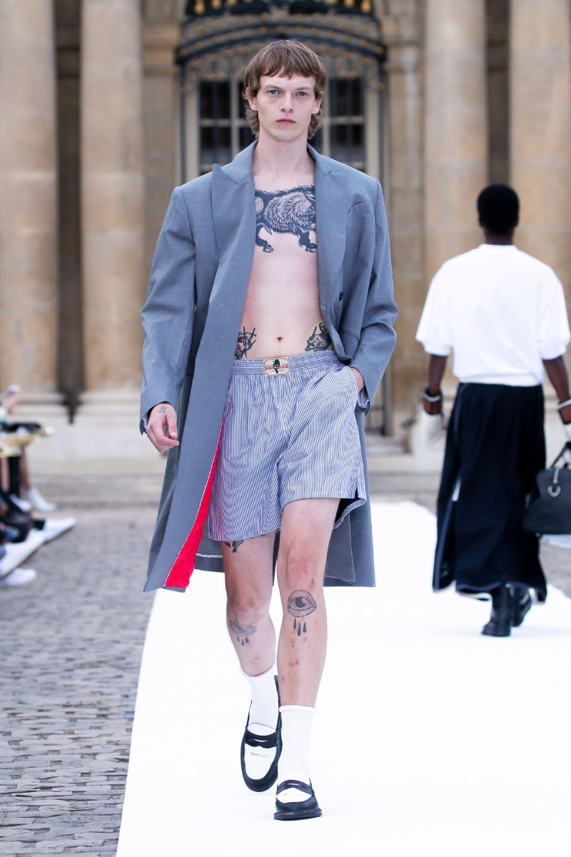 Oversized Avant-Garde Fashion : mr saturday