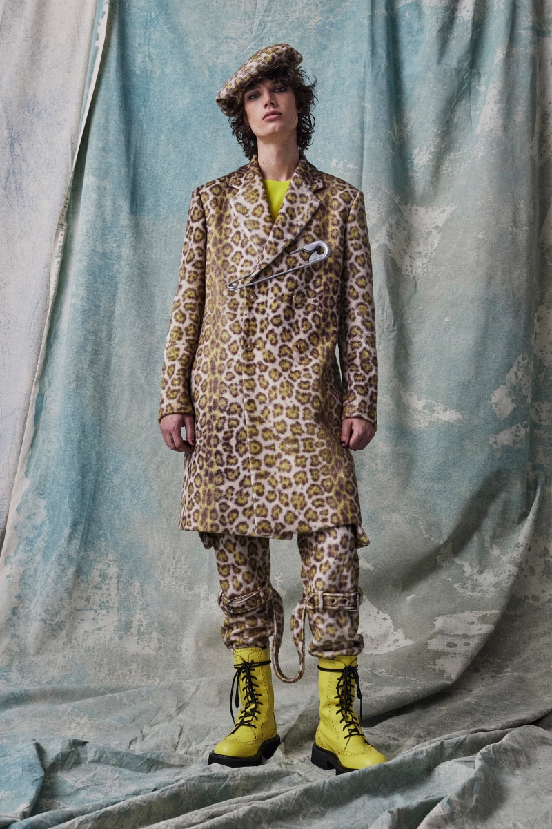 Moschino Uomo Pre-Fall 2023 - Fucking Young!