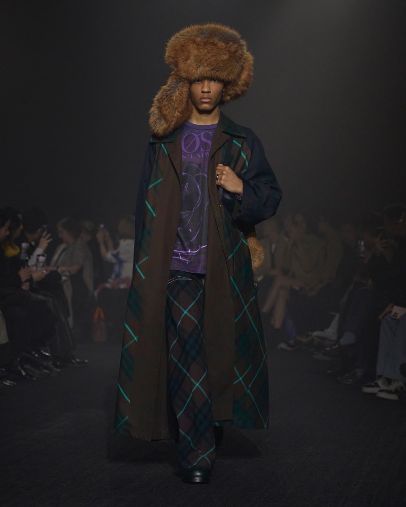 Burberry brings it back home with a twist at London fashion week, Burberry