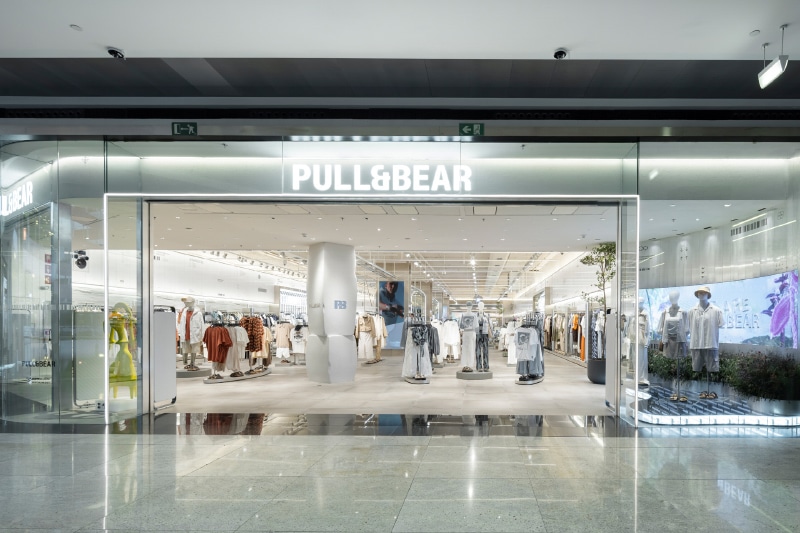 Pull Bear opens a flagship store on Madrid s Gran Via and presents