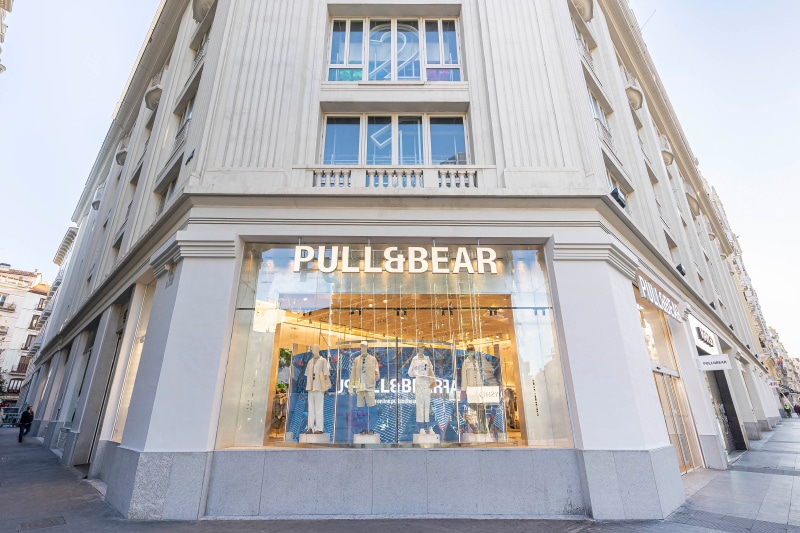 Pull&Bear opens a flagship store on Madrid's Gran Via and presents a new  logo - Fucking Young!