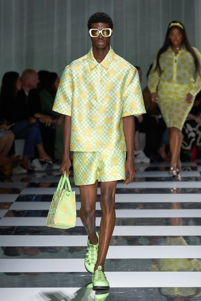 Versace Spring/Summer 2020  Summer collection fashion, High fashion  outfits, Fashion show