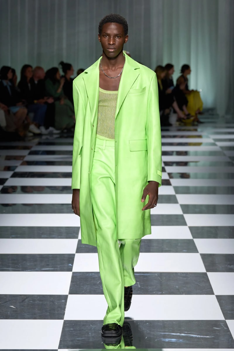 YOUTH, PERSONAL CONFIDENCE, AND THE ENERGY OF CITY LIVING - INSPIRED VERSACE'S  SPRING SUMMER 2024 COLLECTION - Numéro Netherlands