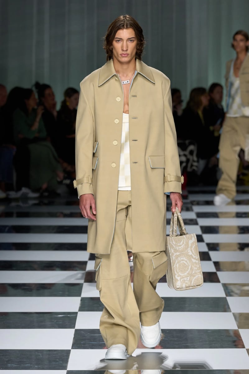 Are Versace Bags Cool Again? NEW Spring Summer 2023 runway