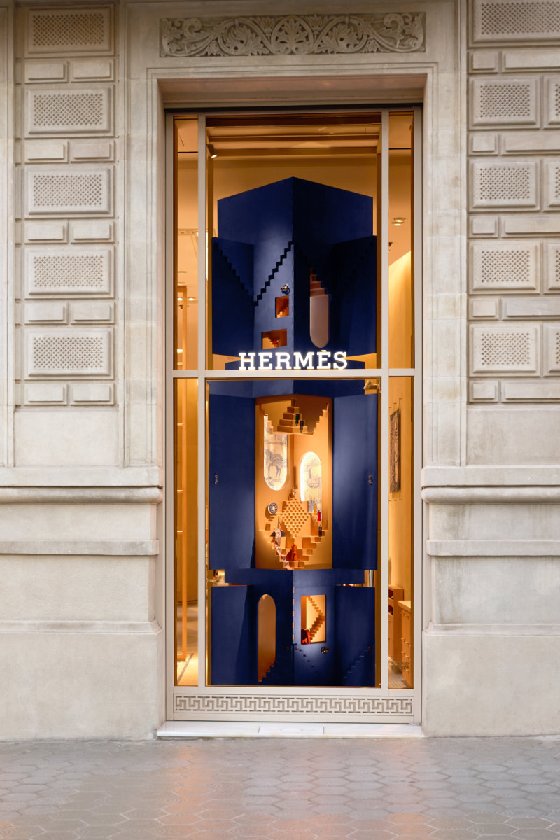 Mesura Brings an Infinite Staircase to Hermès in Barcelona
